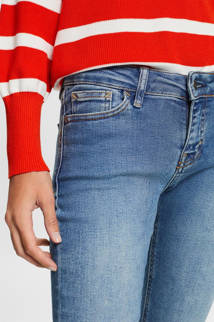 Low-Rise Cropped Flared Jeans, BLUE MEDIUM WASHED, detail image number 2